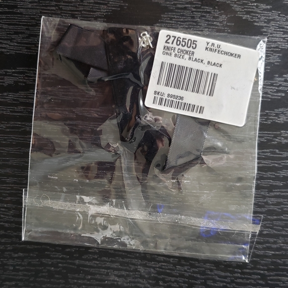 Y.R.U x Vinca "KNIFE" Choker - Picture 3 of 4